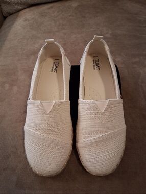 Toms Off-White Cream Woven Slip-On Espadrilles with Subtle Sparkle